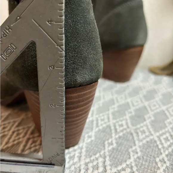 Diba Sophia Green Suede Ankle Boots. Size 7.5, 2 1/2” heel. Side Zipper. - Picture 9 of 9